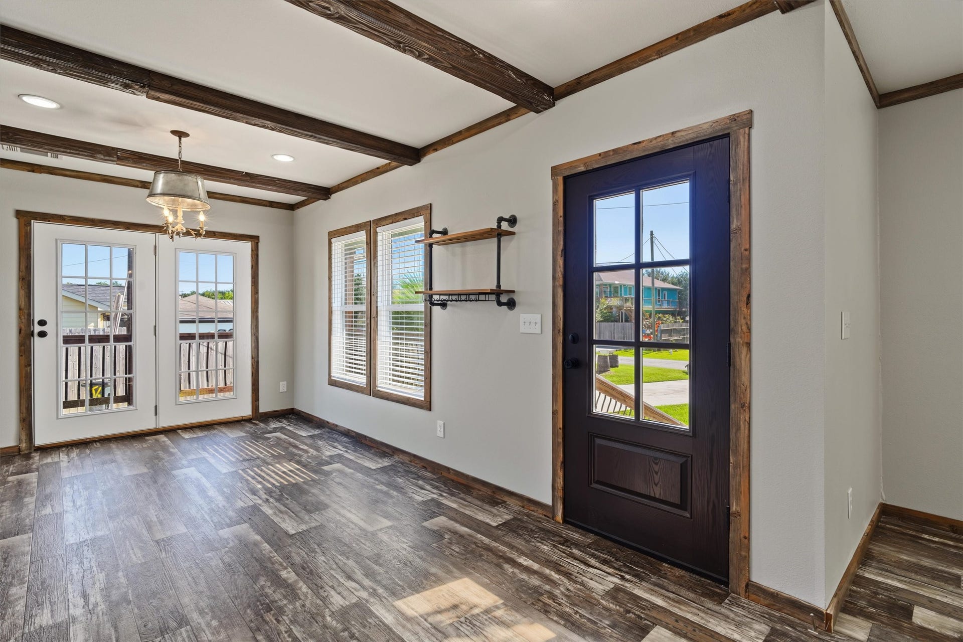 546 5th Street, Dickinson, TX 77539 Light-Filled Corner Dining Room Spacious dining area with abundant natural light and plenty of room for large family gatherings, holiday dinners, and memorable celebrations
