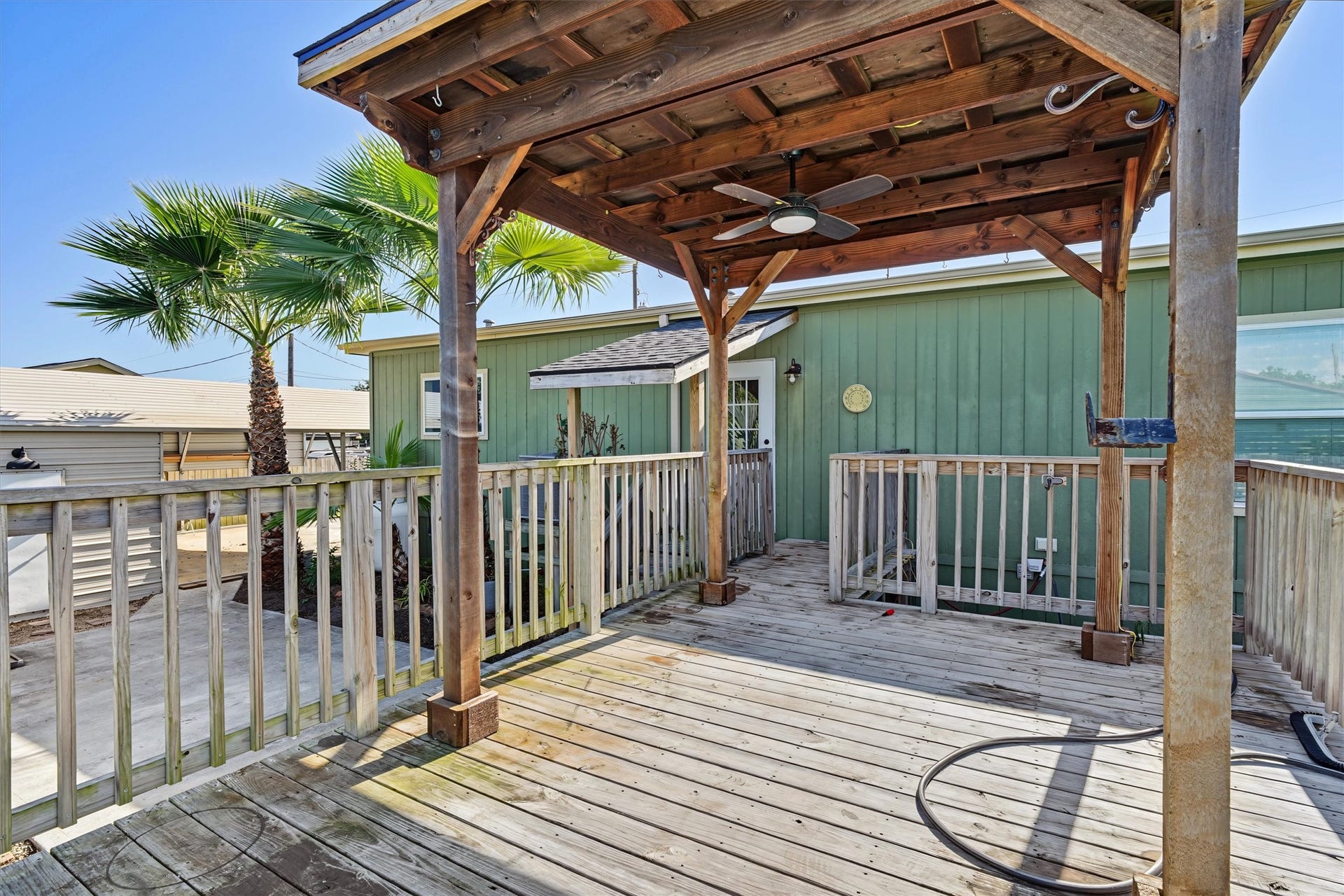 546 5th Street, Dickinson, TX 77539 Plenty of room for outdoor furniture on the covered deck