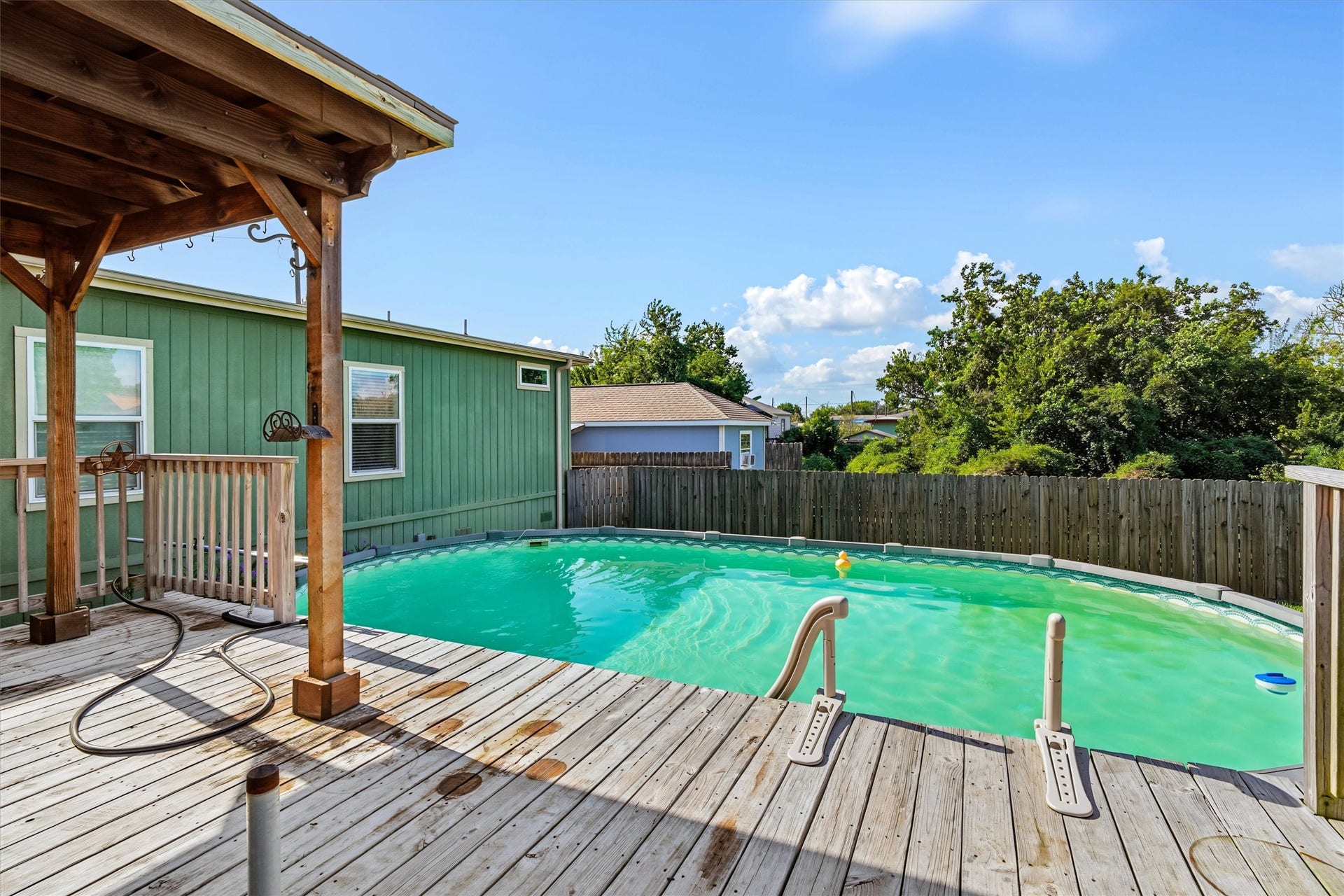 546 5th Street, Dickinson, TX 77539 Cannonball, Anyone? This oversized pool is ready for summer fun, backyard parties, and plenty of cannonballs! Grab your swimsuit and make a splash! Enjoy the deck area and relax