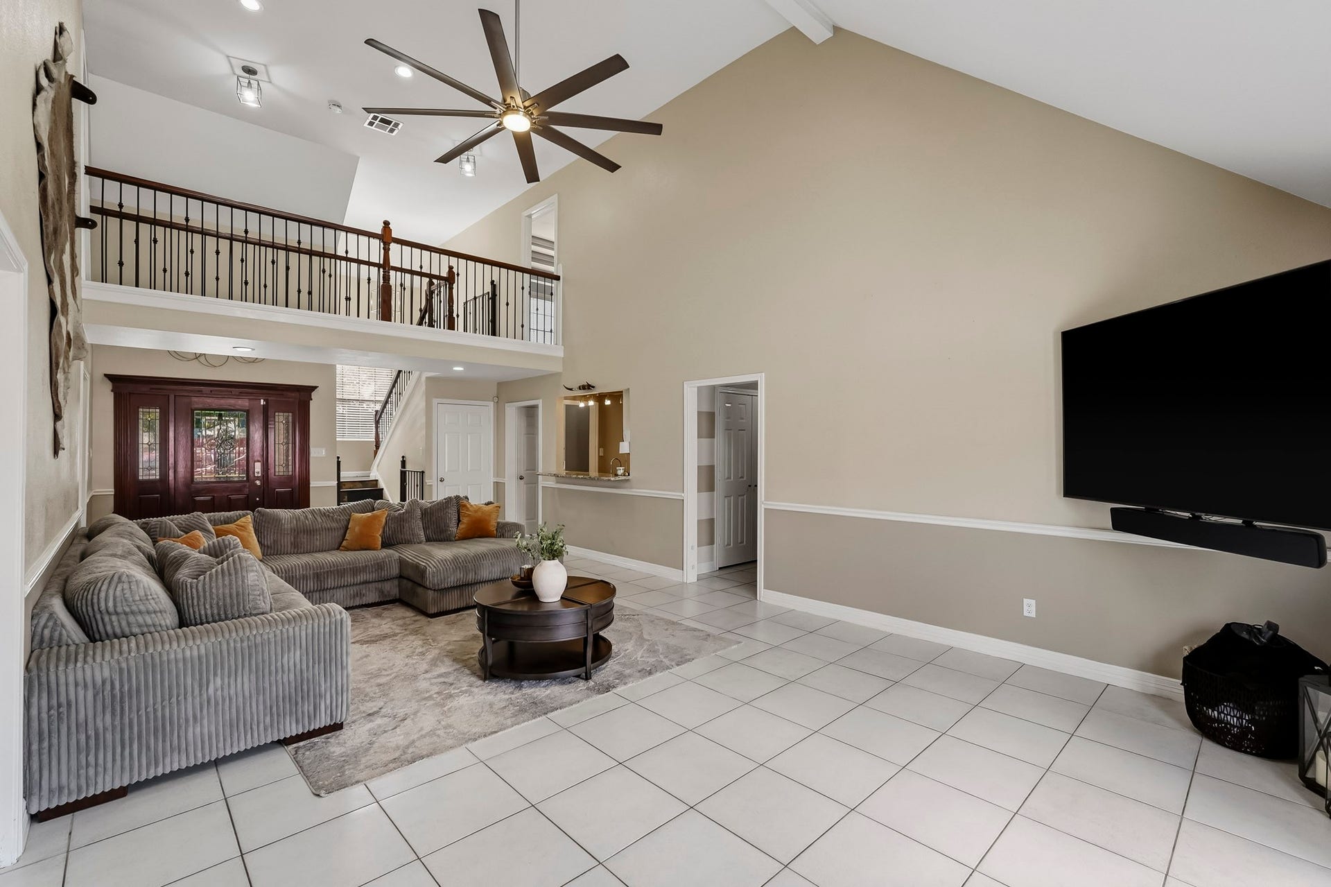1207 9th Street, Galena Park, TX 77547 Spacious living room with high ceilings.