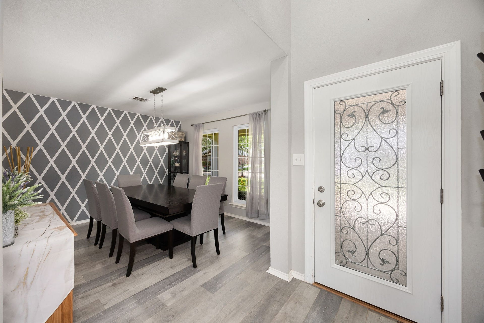 3915 Eastland Lake Drive, Richmond, TX 77406 Positioned inside the decorative glass front door, the formal entry foyer provides a brief glimpse of the dining room space.