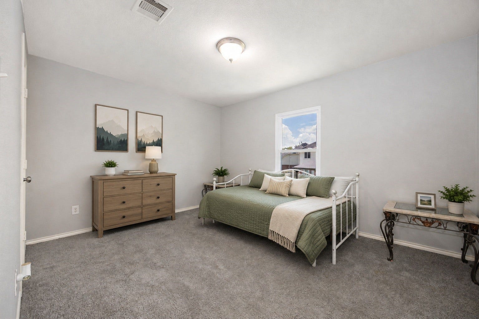 3915 Eastland Lake Drive, Richmond, TX 77406 Set on the second floor, this spacious secondary bedroom features plush carpeting, soft neutral paint and a single-hung window overlooking the surrounding neighborhood landscape. Virtually staged.