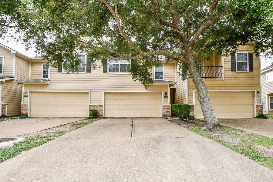 Property photo for 6011 Shadow Isle Lane, Houston, TX