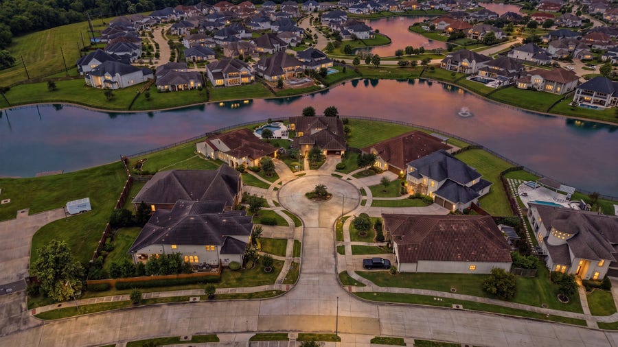 Property photo for 5907 Carrada Falls Court, Sugar Land, TX