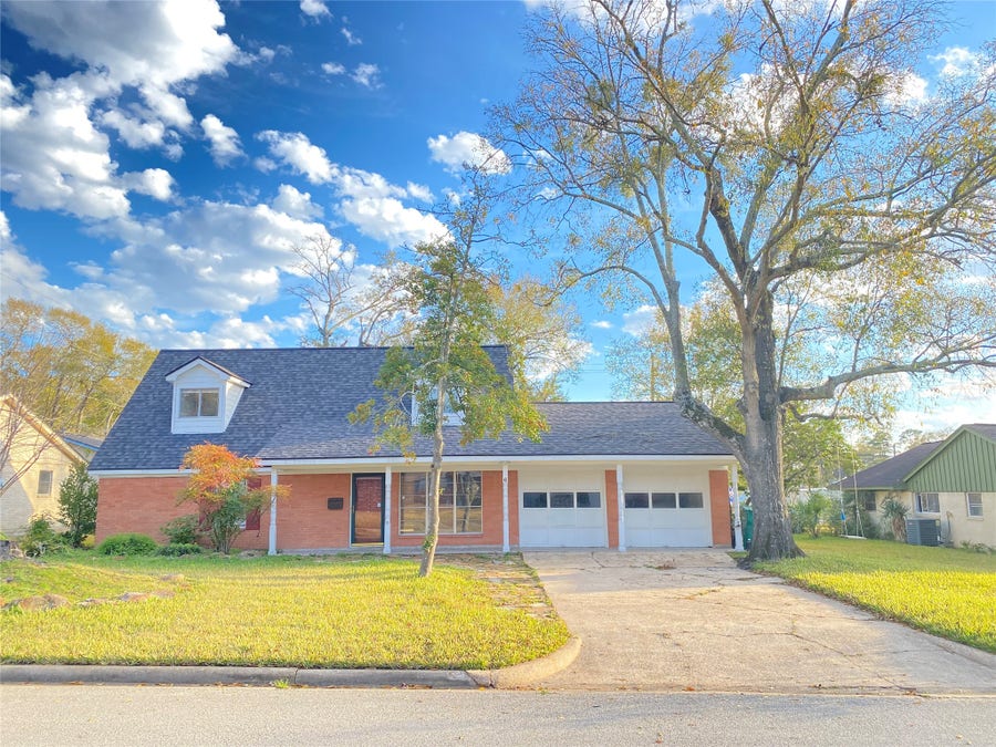 Property photo for 6 Little John Lane, Conroe, TX