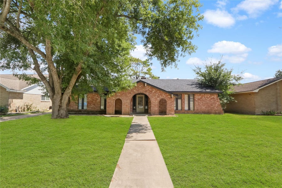 Property photo for 2403 Creek Meadows Drive, Missouri City, TX