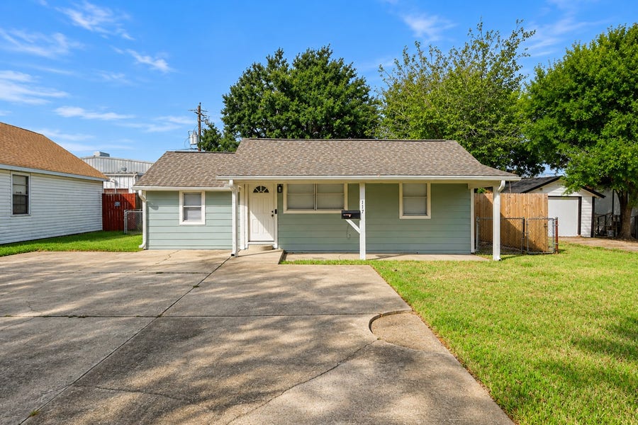Property photo for 117 Sylvia Street, Deer Park, TX