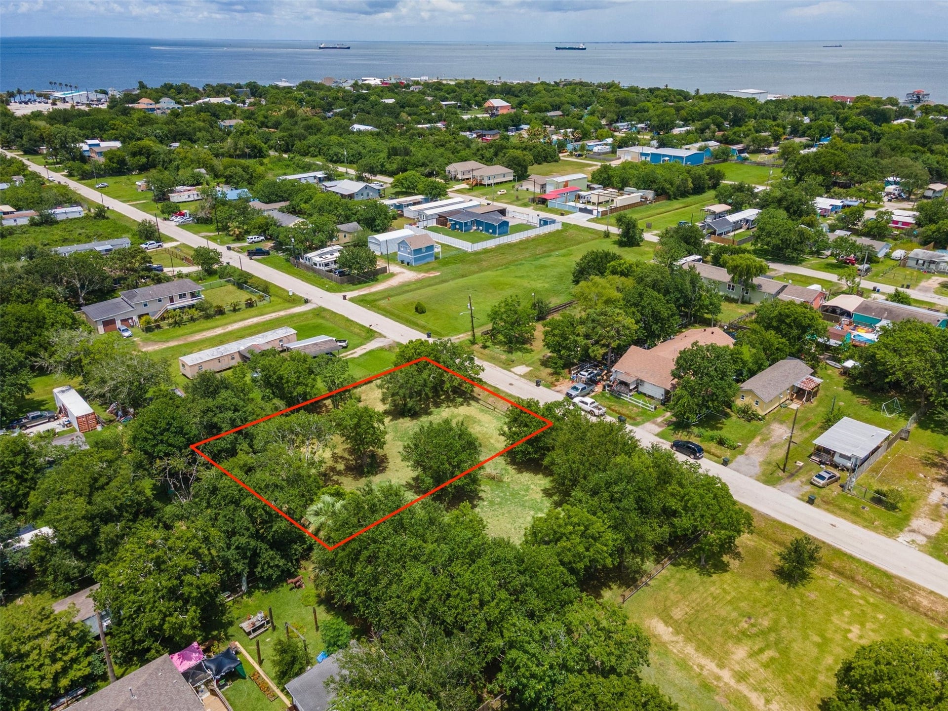 410 7th Street, San Leon, TX 77539 Just a few blocks from Galveston Bay! Lots 29, 30, 31 & 32 (12,798 SF). Red boarder is for visual purposes only and does not signify exact lot boundaries.