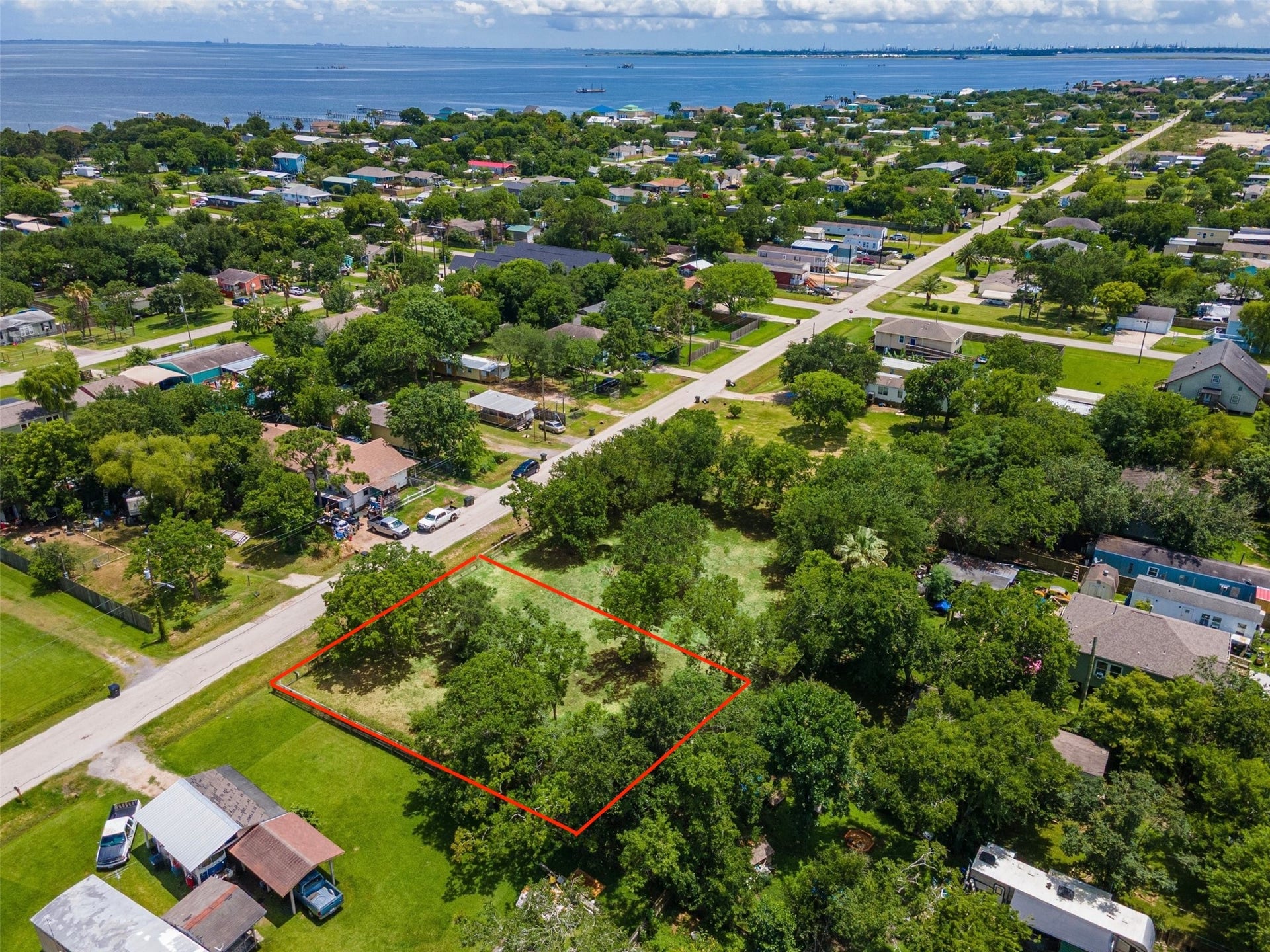 410 7th Street, San Leon, TX 77539 Additional Galveston Bay view. Lots 29, 30, 31 & 32 (12,798 SF). Red boarder is for visual purposes only and does not signify exact lot boundaries.