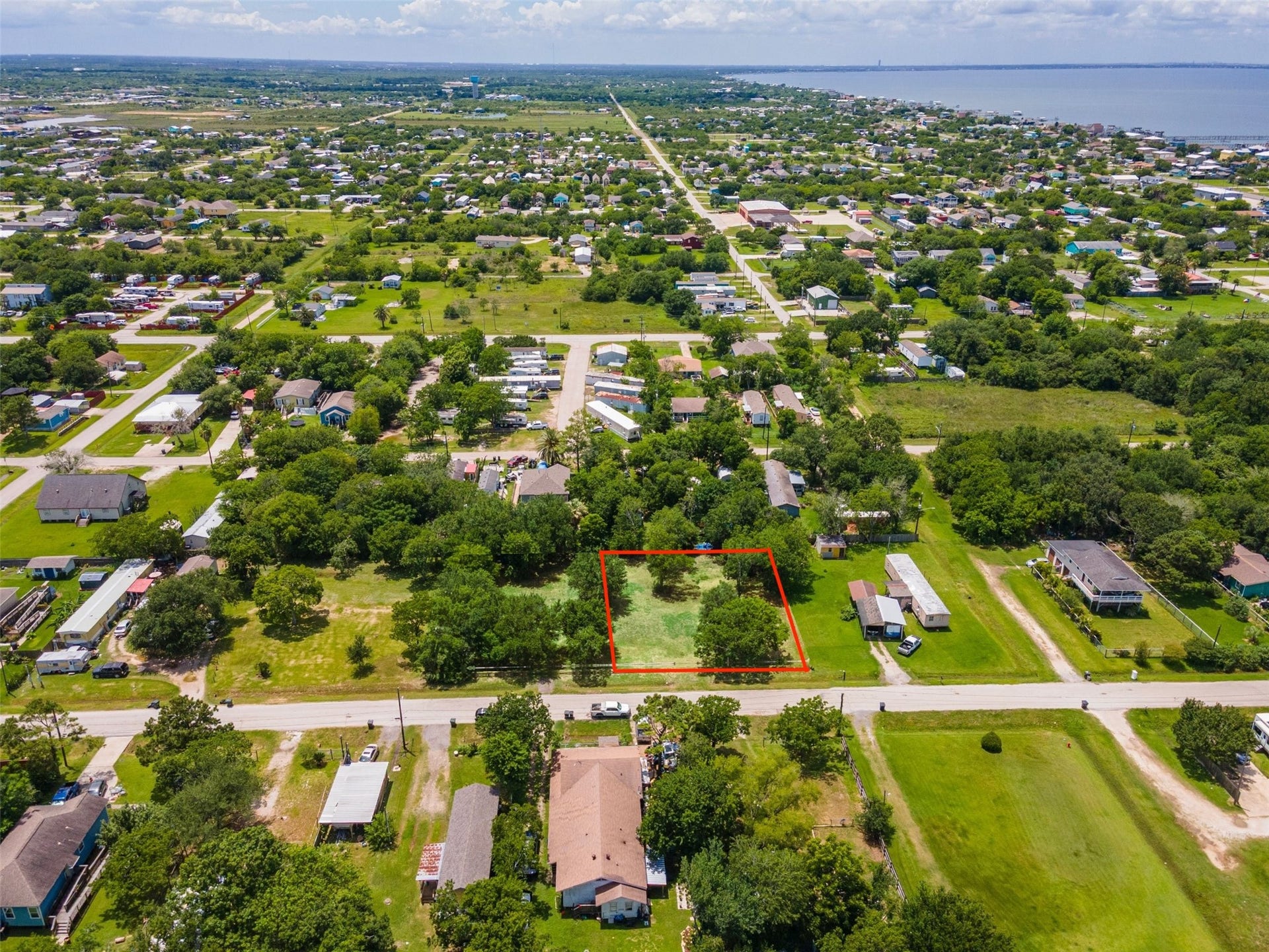 410 7th Street, San Leon, TX 77539 Birdseye view (Galveston Bay in background) of Lots 29, 30, 31 & 32 (12,798 SF). Red boarder is for visual purposes only and does not signify exact lot boundaries.