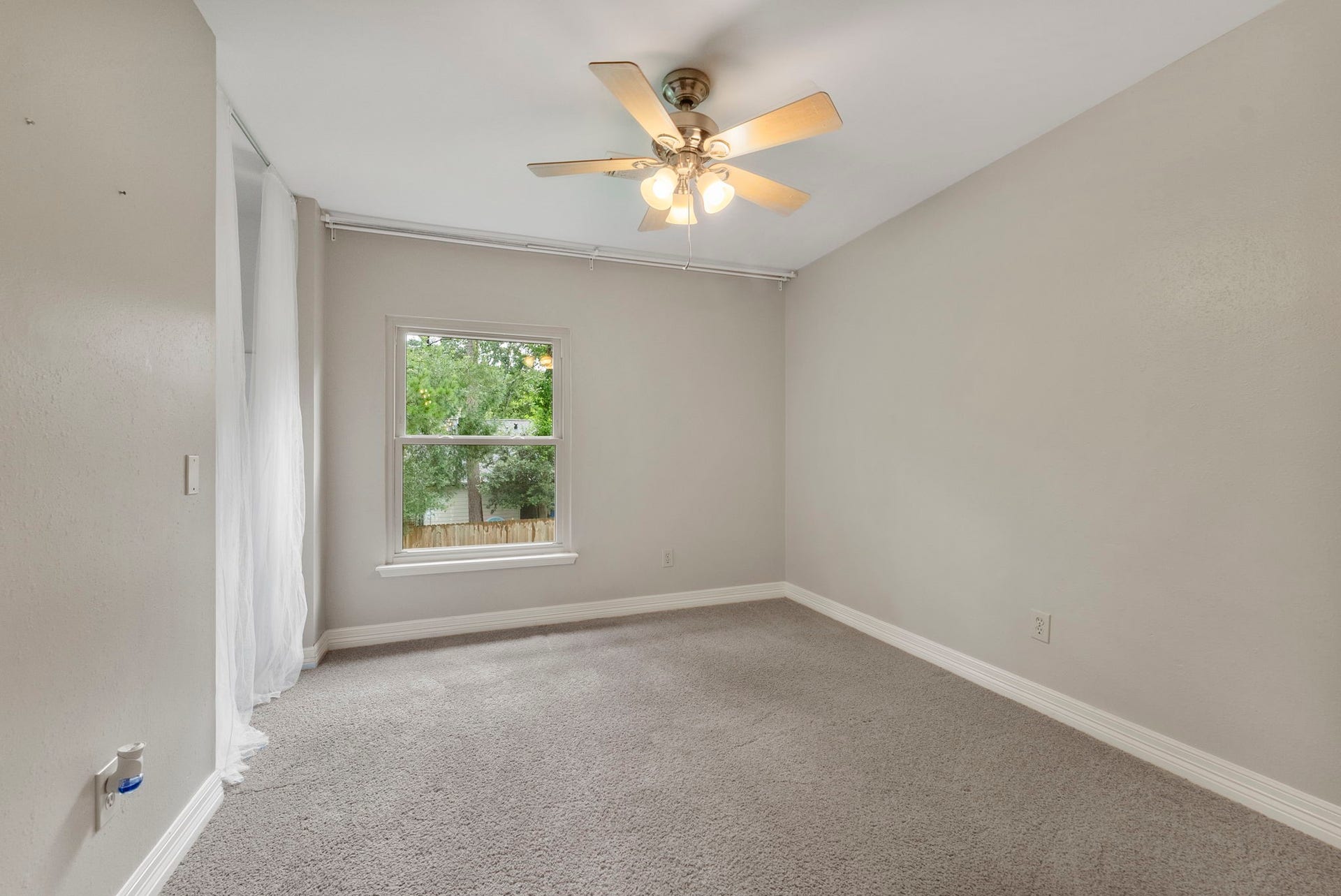 27 W Stony Bridge Court, The Woodlands, TX 77381 27 W Stony Bridge Court, The Woodlands, TX 77381