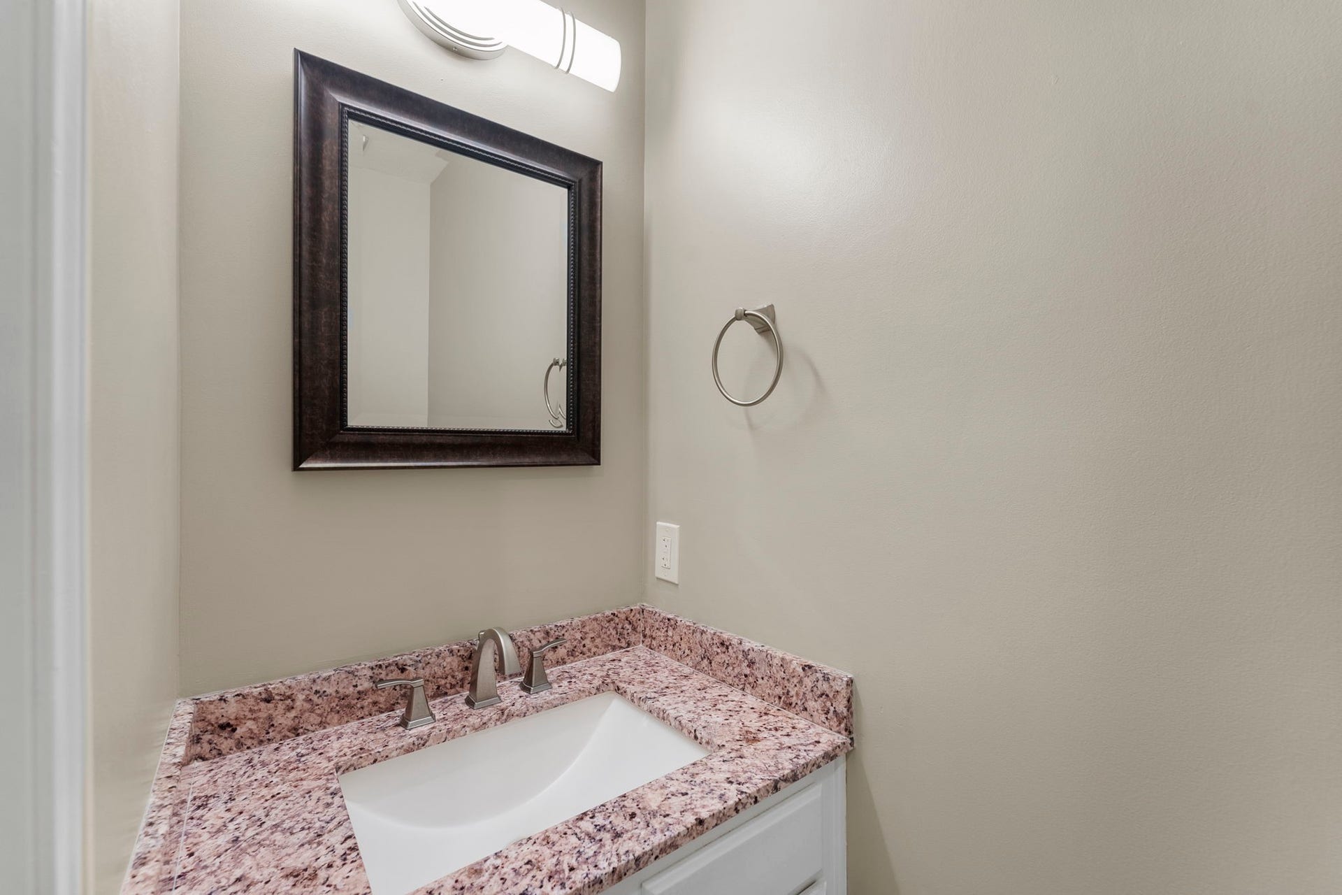 27 W Stony Bridge Court, The Woodlands, TX 77381 27 W Stony Bridge Court, The Woodlands, TX 77381