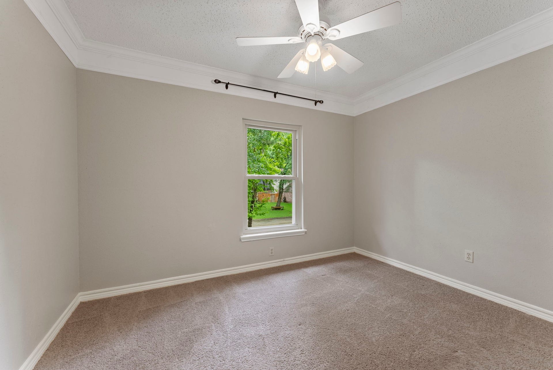 27 W Stony Bridge Court, The Woodlands, TX 77381 27 W Stony Bridge Court, The Woodlands, TX 77381