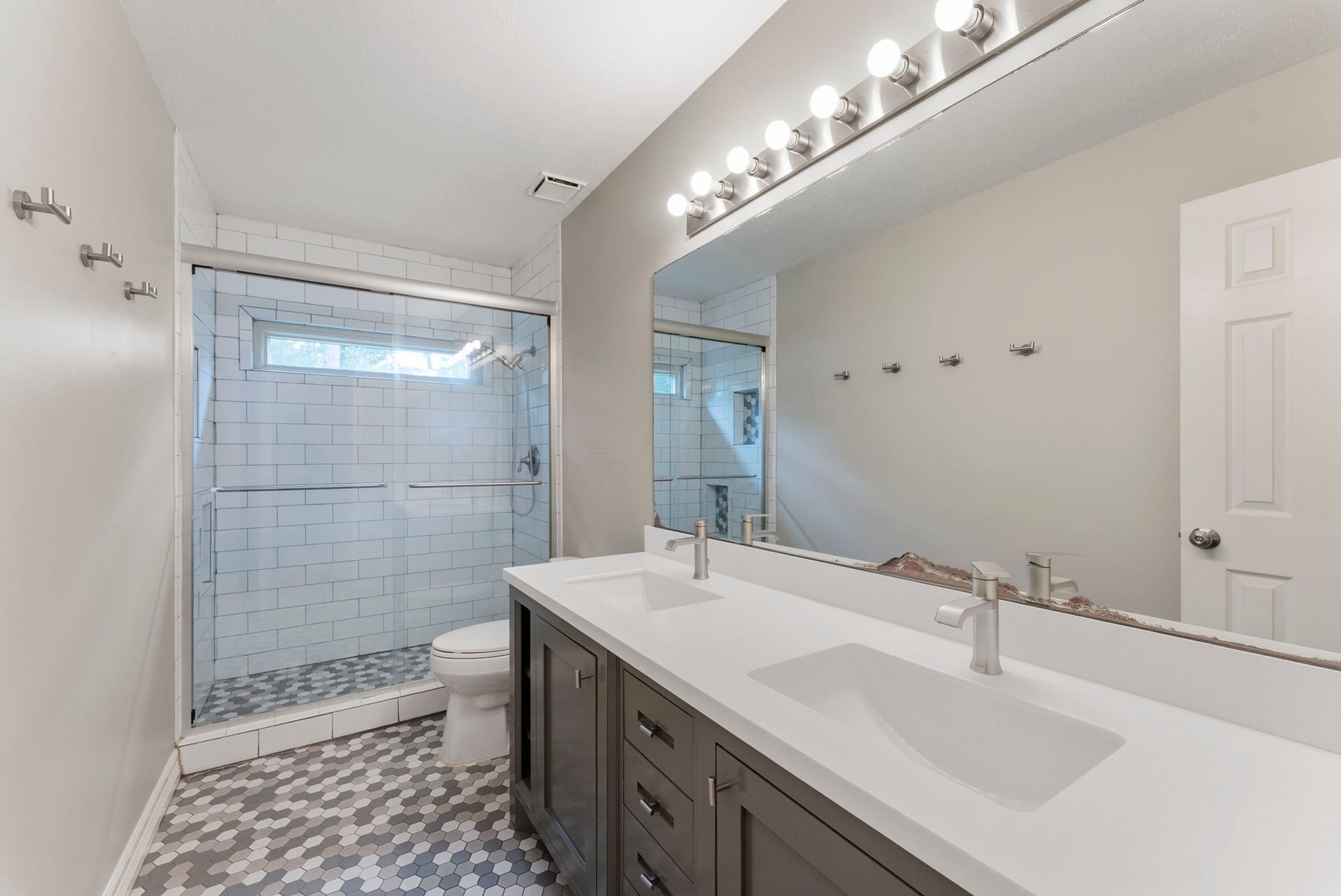 27 W Stony Bridge Court, The Woodlands, TX 77381 27 W Stony Bridge Court, The Woodlands, TX 77381