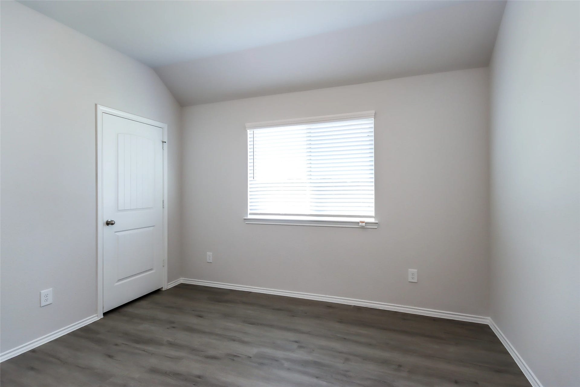 21602 Lexor Drive, Porter, TX 77365 Photos may be representative of the floor plan and not the exact home. Finishes, layout, and features of the actual property for lease may vary.