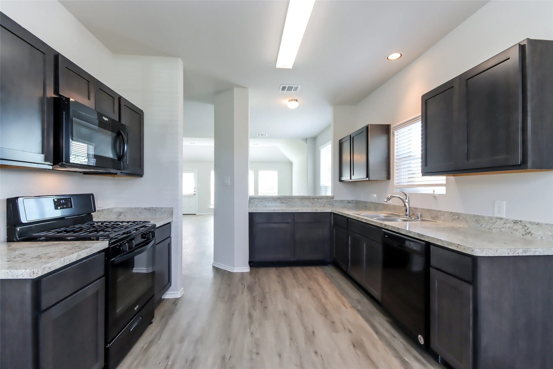 21602 Lexor Drive, Porter, TX 77365 Photos may be representative of the floor plan and not the exact home. Finishes, layout, and features of the actual property for lease may vary.