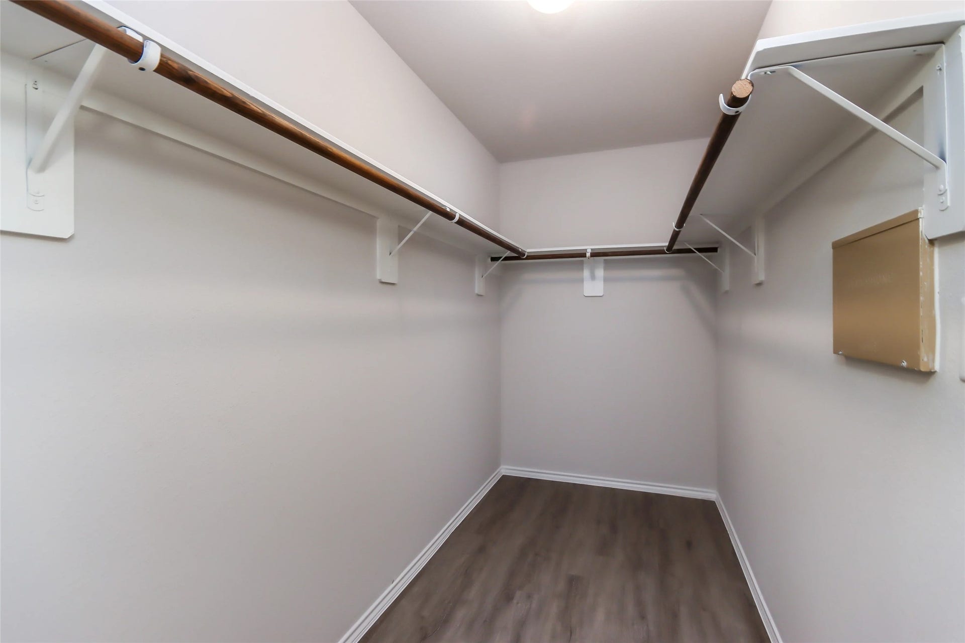 21602 Lexor Drive, Porter, TX 77365 Photos may be representative of the floor plan and not the exact home. Finishes, layout, and features of the actual property for lease may vary.