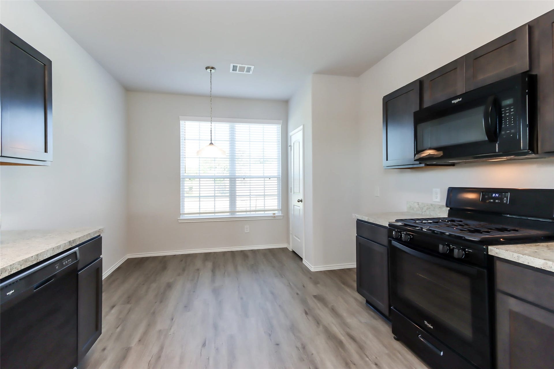 21602 Lexor Drive, Porter, TX 77365 Photos may be representative of the floor plan and not the exact home. Finishes, layout, and features of the actual property for lease may vary.