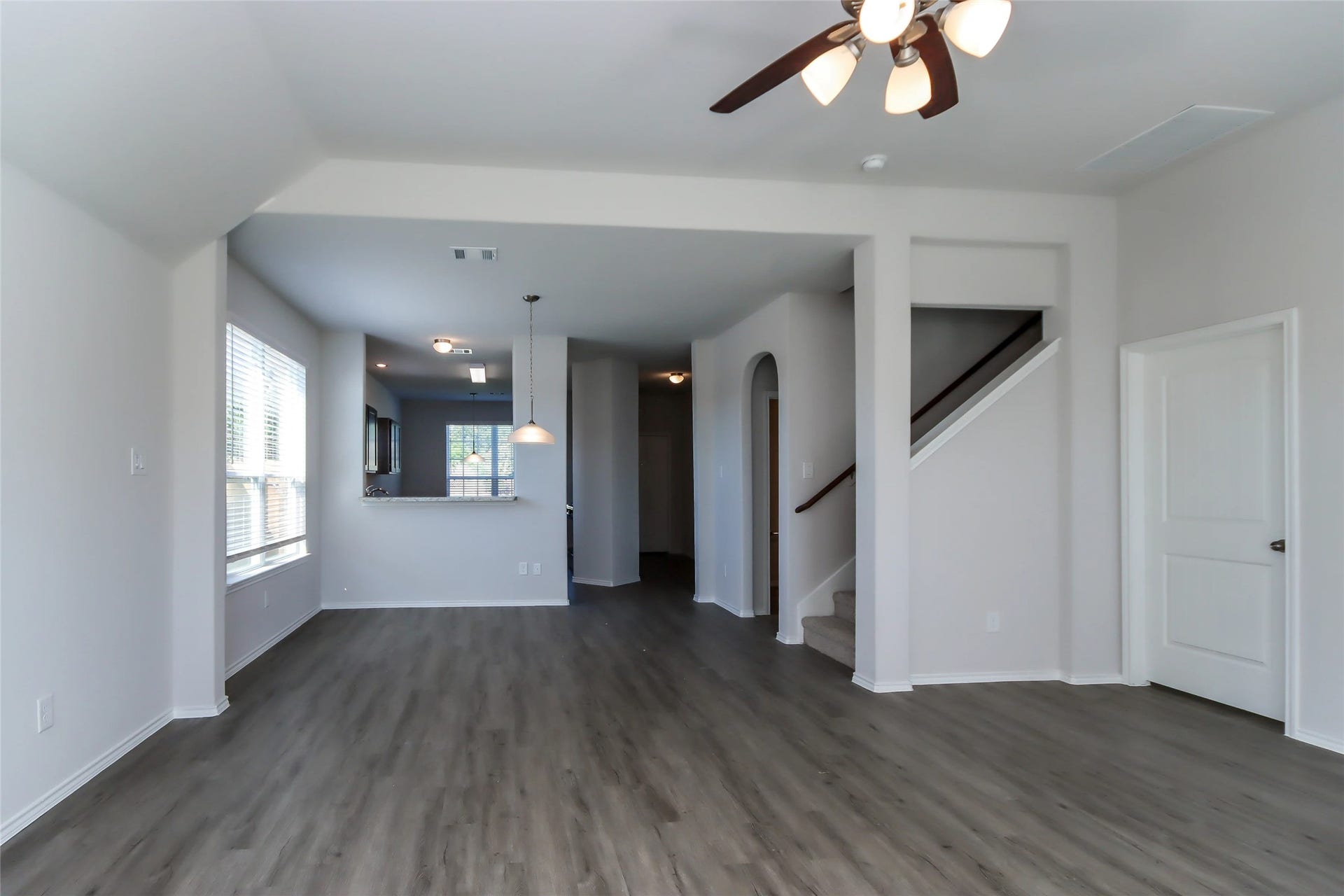 21602 Lexor Drive, Porter, TX 77365 Photos may be representative of the floor plan and not the exact home. Finishes, layout, and features of the actual property for lease may vary.