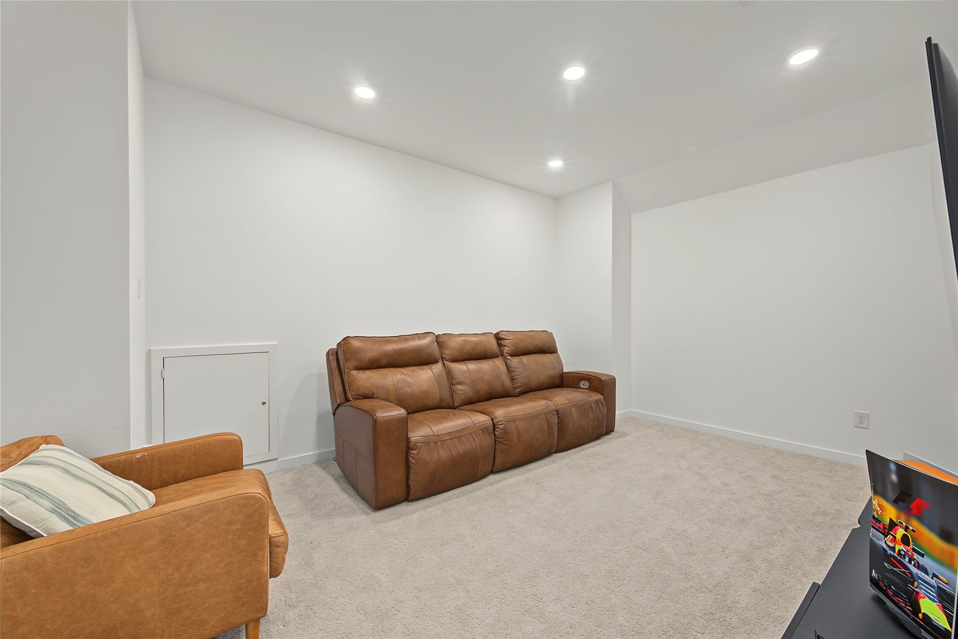 5343 Pompano Loop, Baytown, TX 77521 Main house - media room - 2nd floor