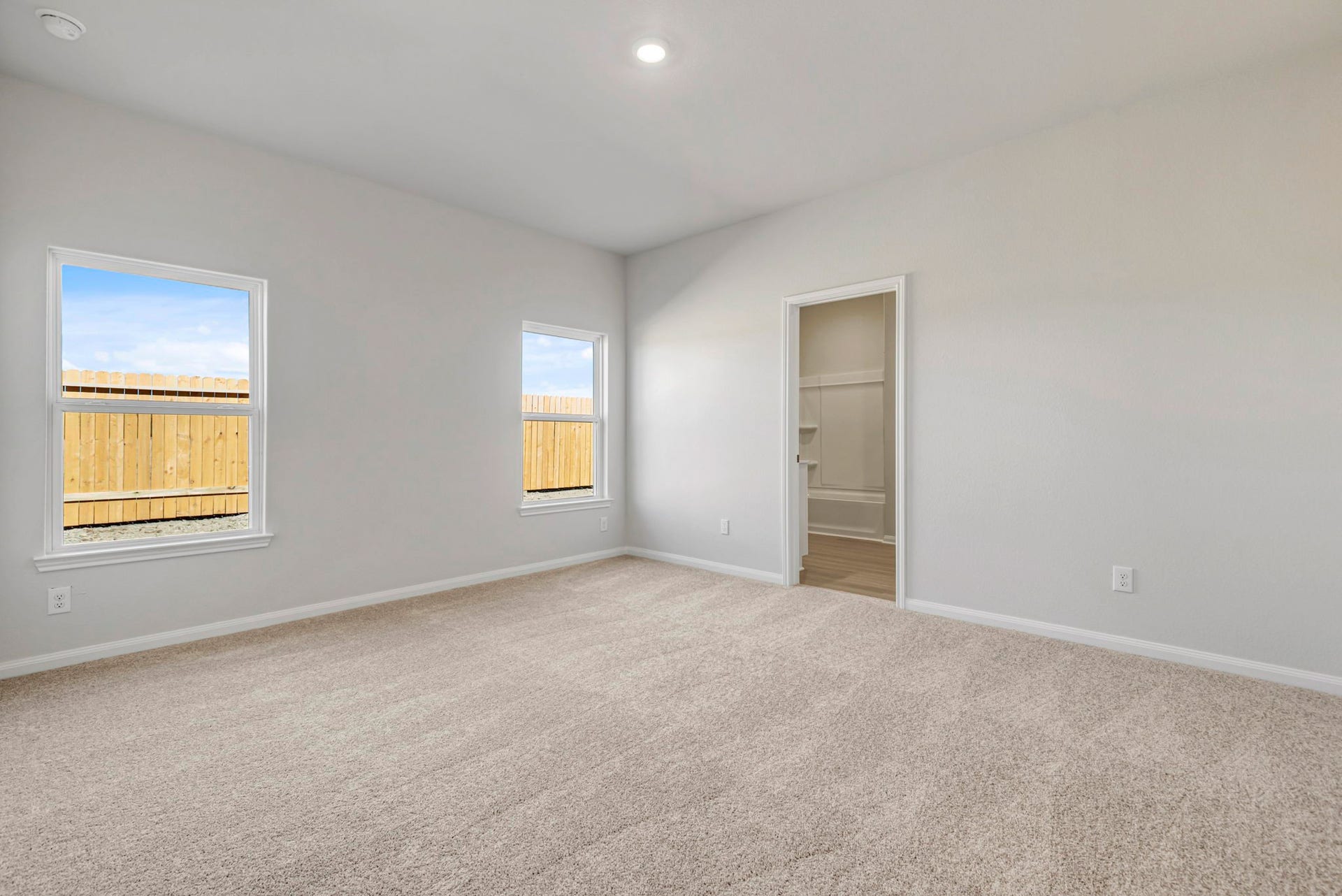 6419 Winter Elm Street, Houston, TX 77048 The primary bedroom has beautiful windows that let in plenty of natural light.