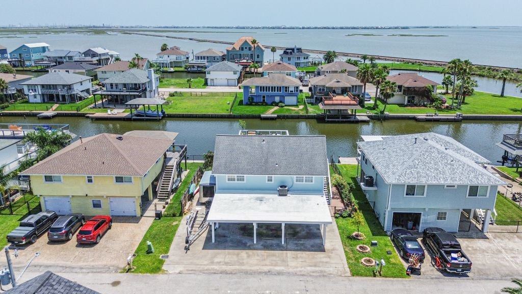 1126 Redfish Street, Bayou Vista, TX 77563