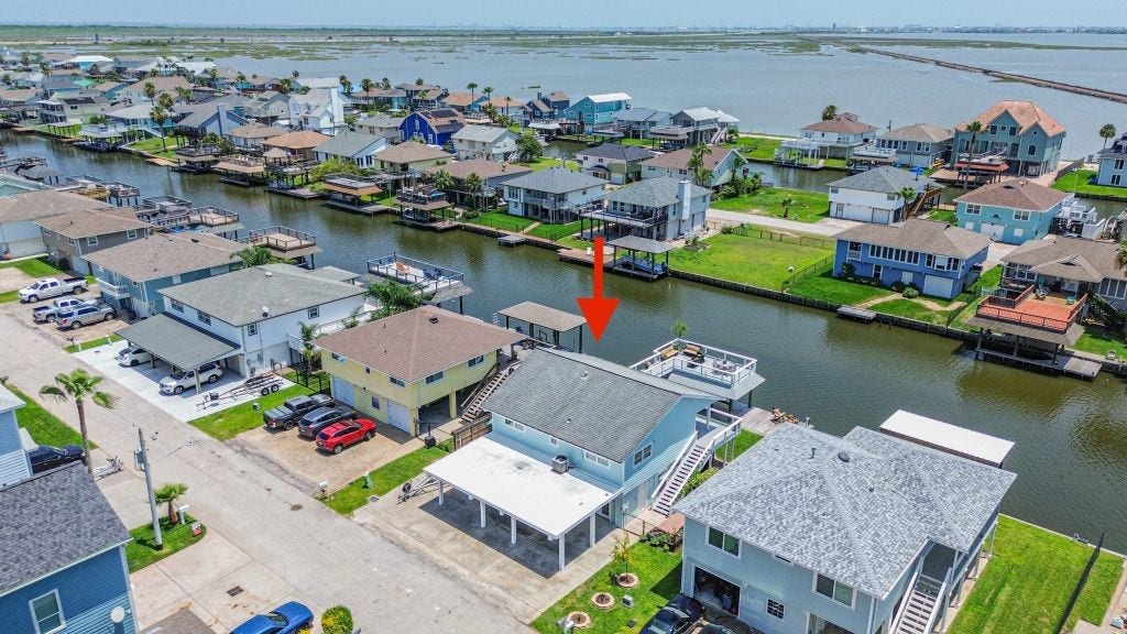 1126 Redfish Street, Bayou Vista, TX 77563