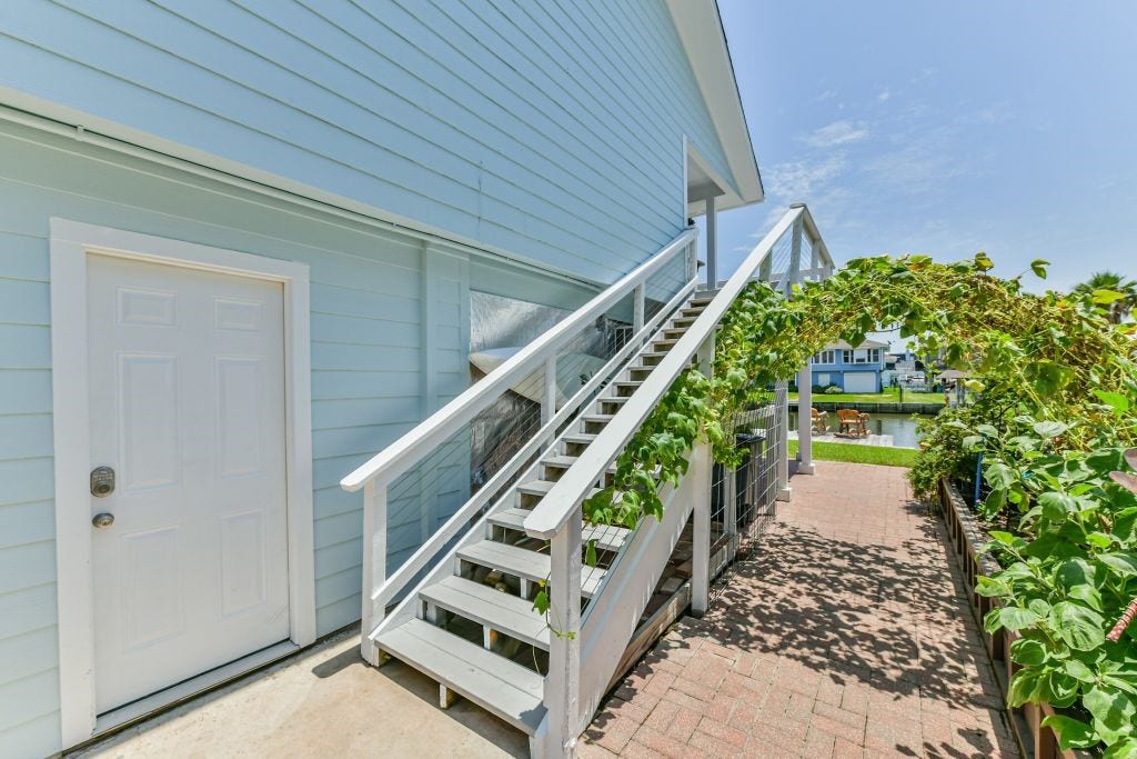 1126 Redfish Street, Bayou Vista, TX 77563