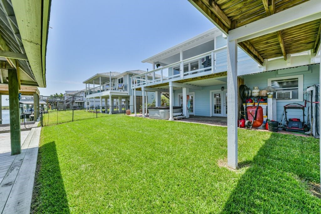 1126 Redfish Street, Bayou Vista, TX 77563