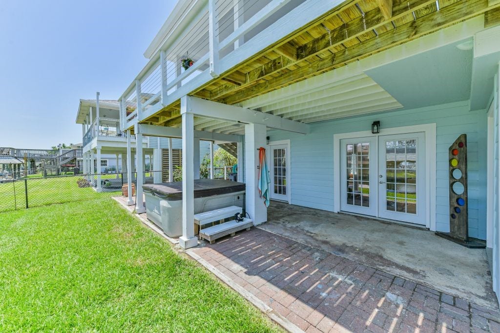 1126 Redfish Street, Bayou Vista, TX 77563