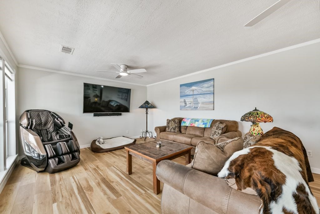 1126 Redfish Street, Bayou Vista, TX 77563