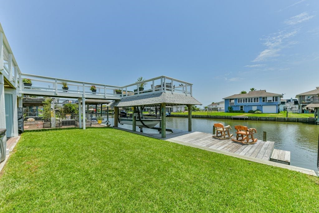 1126 Redfish Street, Bayou Vista, TX 77563