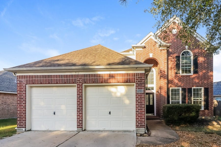 Property photo for 9510 Wakefield Village Drive, Houston, TX