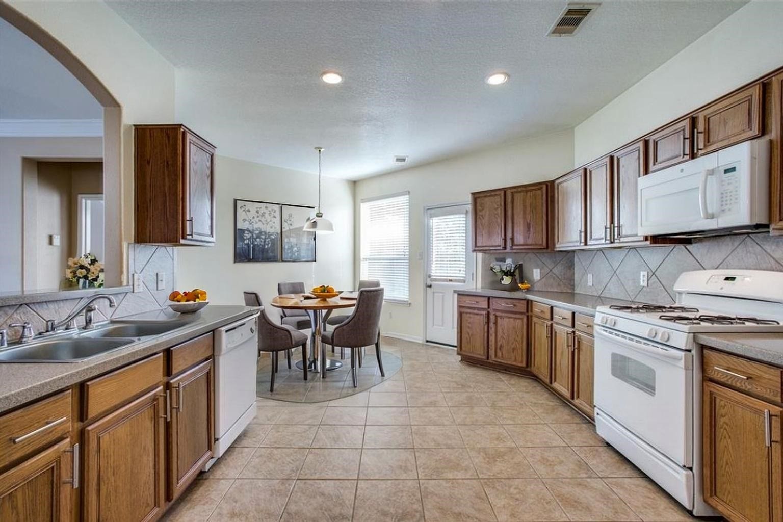 9907 Valance Way, Conroe, TX 77385 Digitally staged kitchen with spacious breakfast nook!