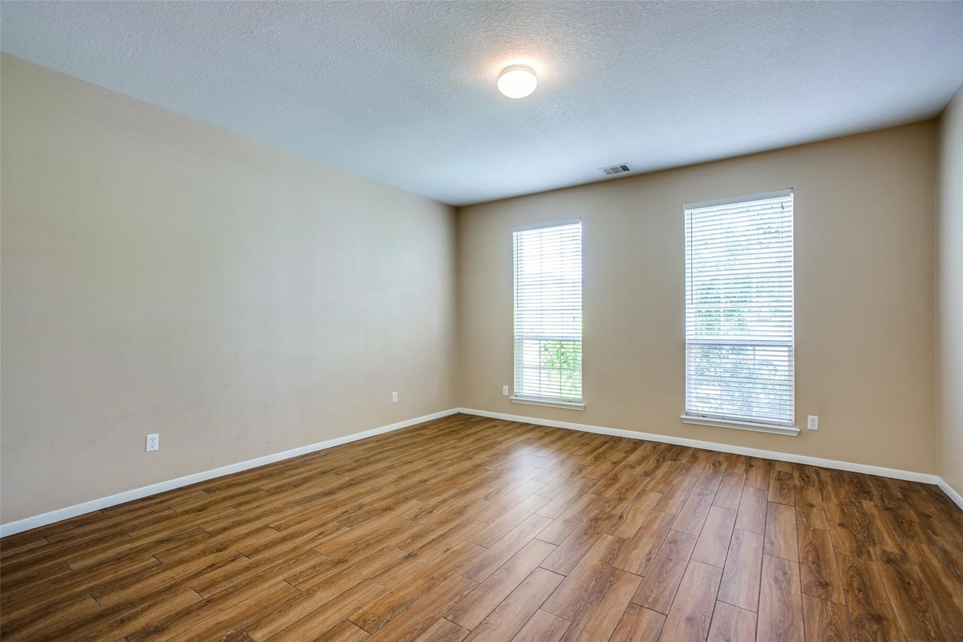 9907 Valance Way, Conroe, TX 77385 Oversized flex room downstairs!