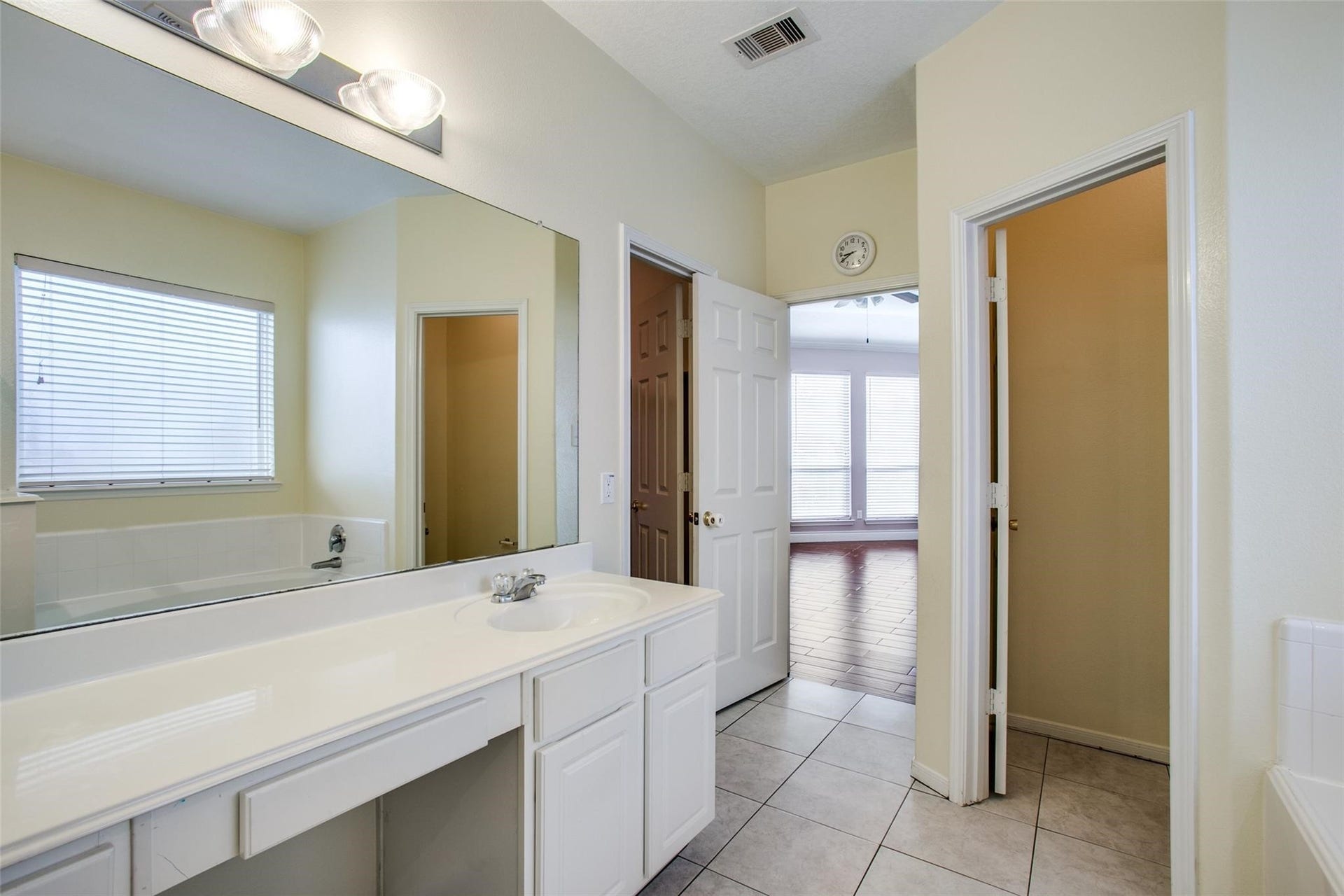 9907 Valance Way, Conroe, TX 77385 Master bathroom with double vanity sinks!