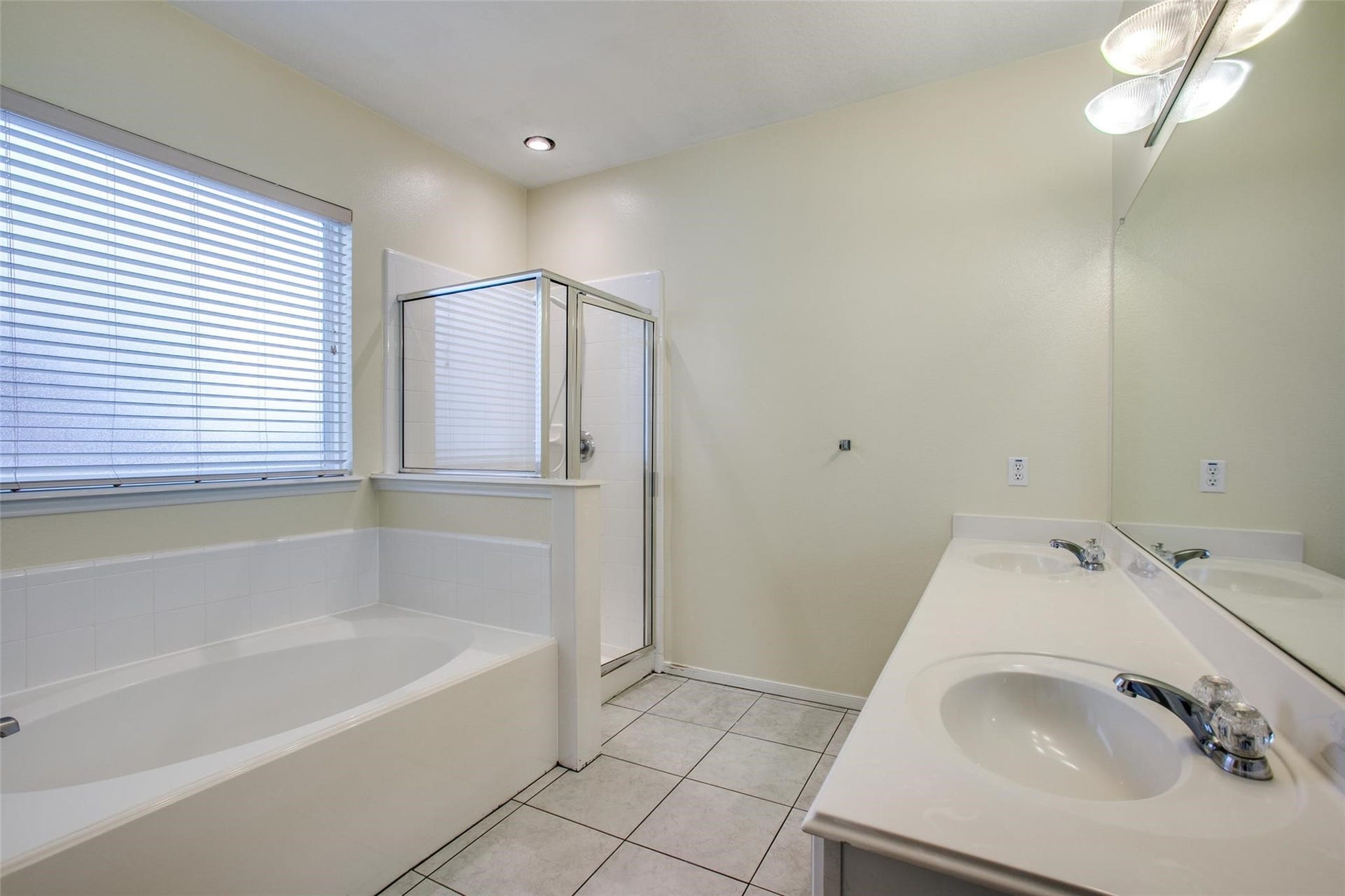 9907 Valance Way, Conroe, TX 77385 Master bathroom complete with separate walk-in shower and soaking tub!