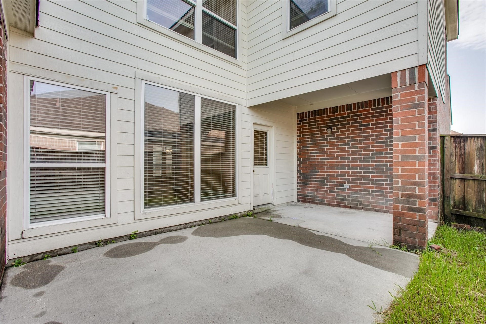 9907 Valance Way, Conroe, TX 77385 Backyard patio!