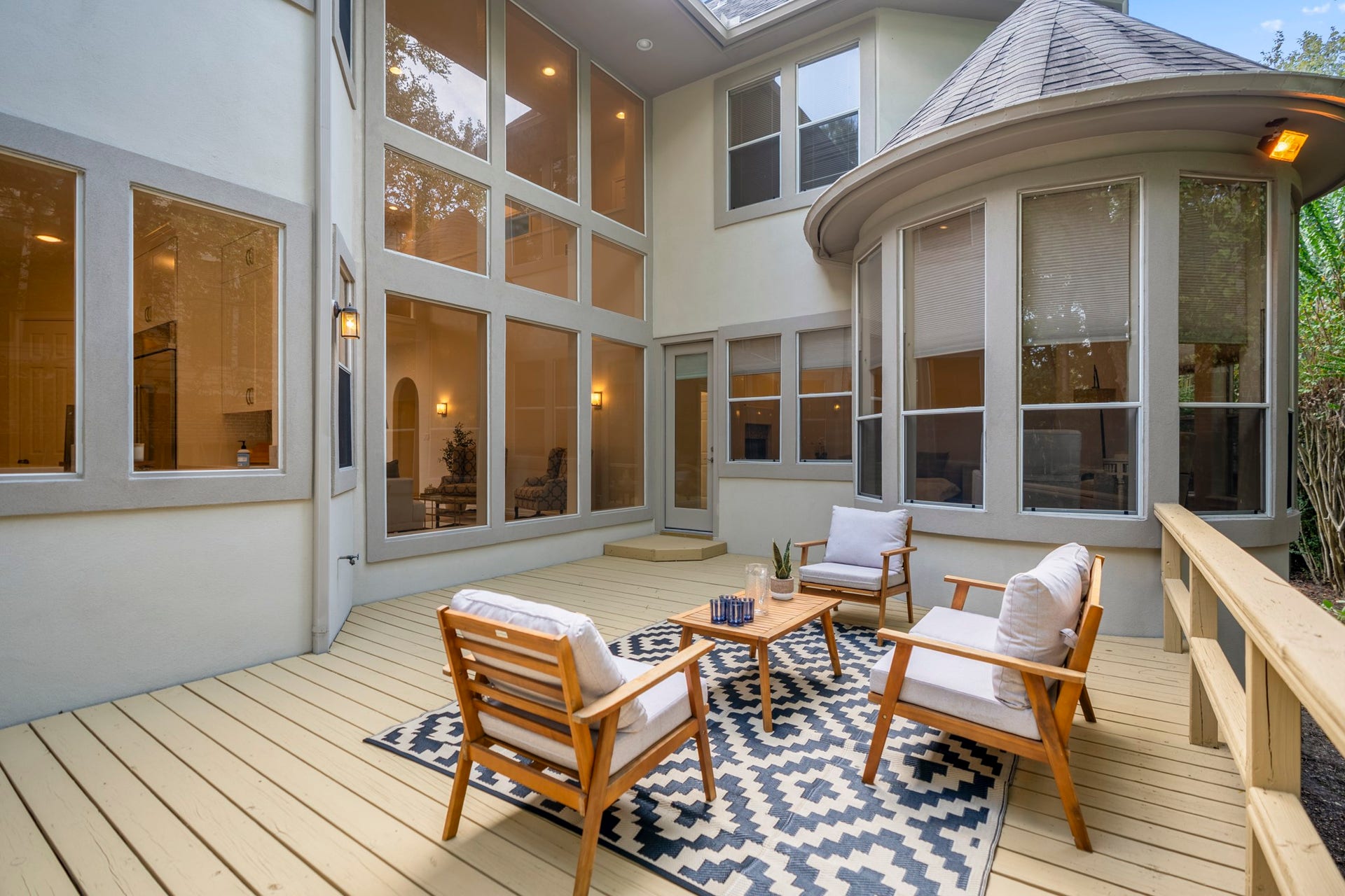 863 Plainwood Drive, Houston, TX 77079 A spacious patio offers plenty of room for outdoor seating, dining and entertaining.