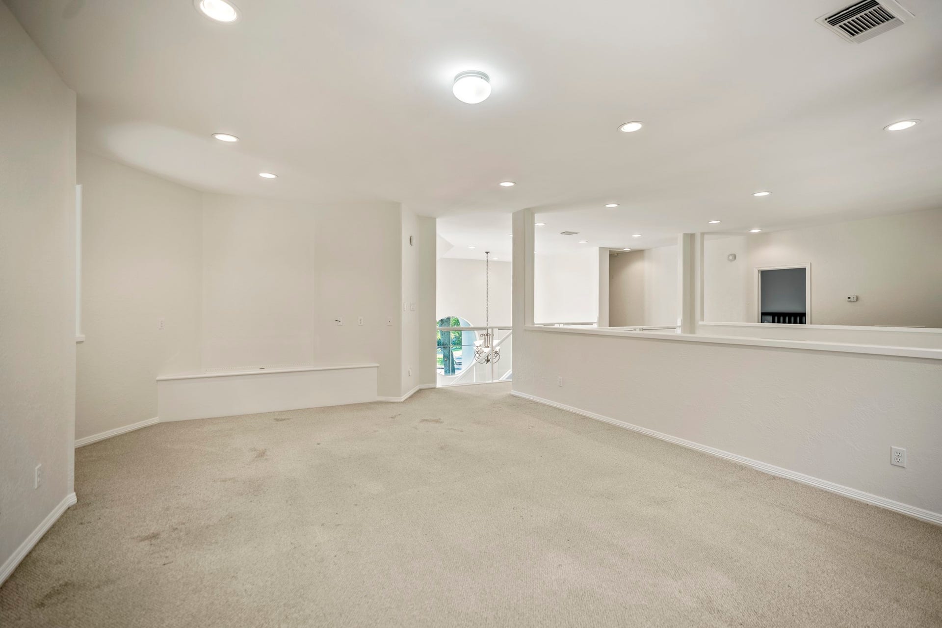 863 Plainwood Drive, Houston, TX 77079 The second living room features wide architectural openings that create an airy, loft-like feel while still defining the space as a separate area for relaxing or entertaining.