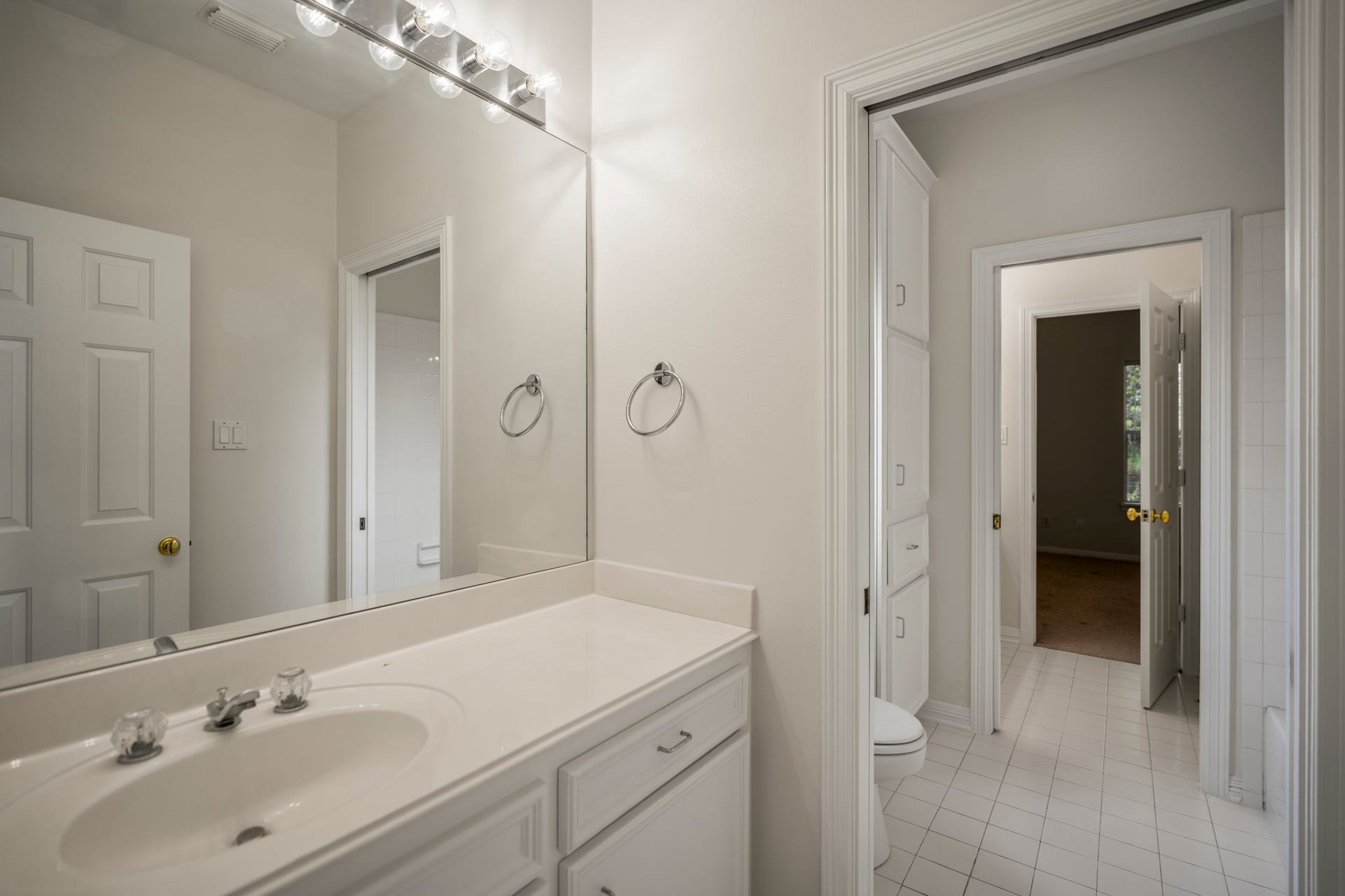 863 Plainwood Drive, Houston, TX 77079 View of the bathroom vanity off of the secondary bedroom