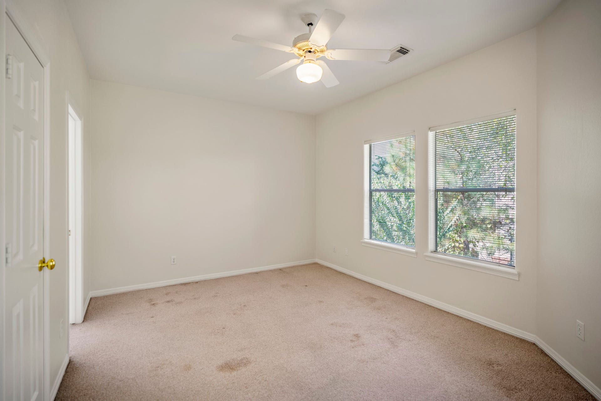 863 Plainwood Drive, Houston, TX 77079 The third secondary bedroom offers generous dimensions and peaceful views through multiple windows.