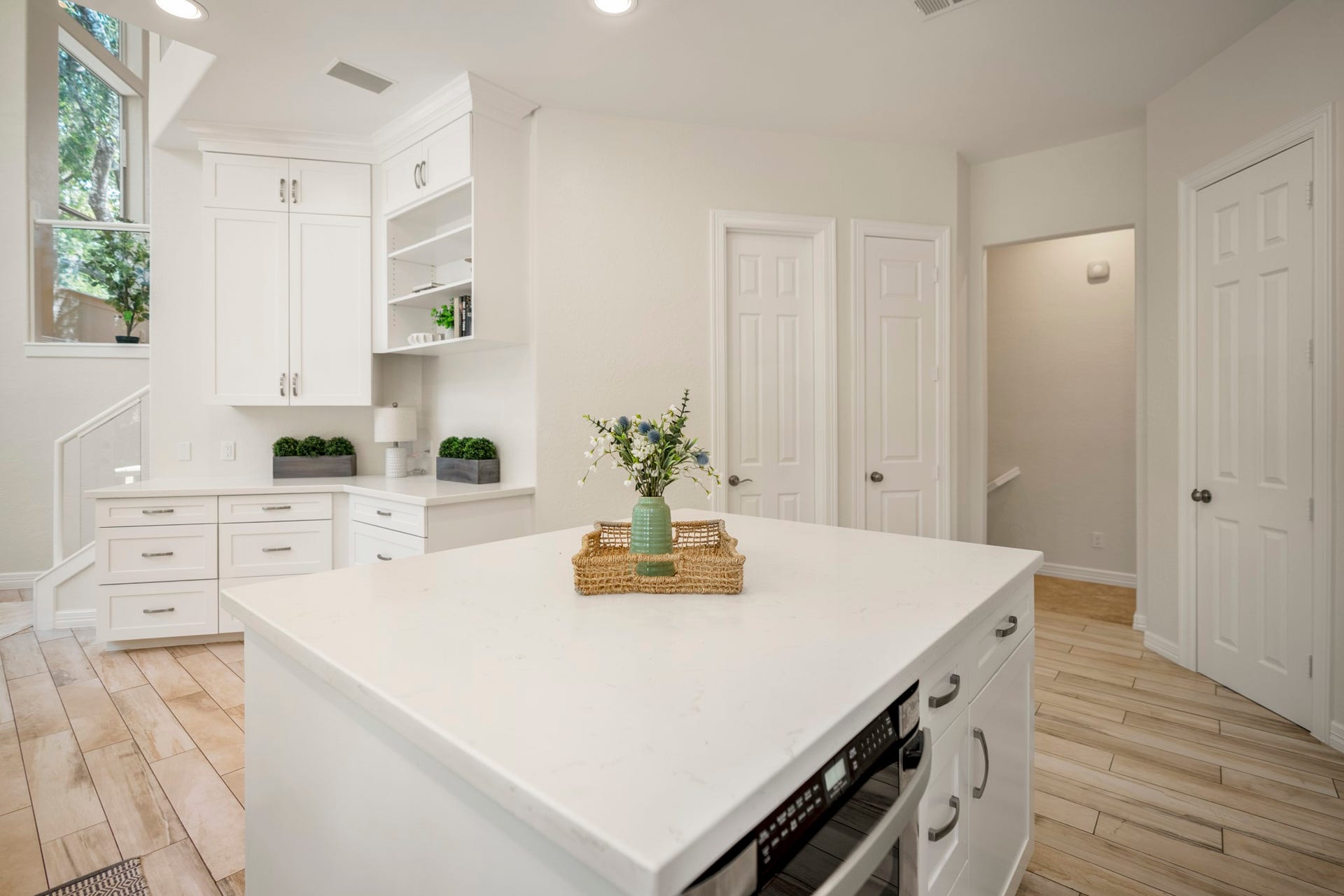 863 Plainwood Drive, Houston, TX 77079 Another view of the chef's kitchen