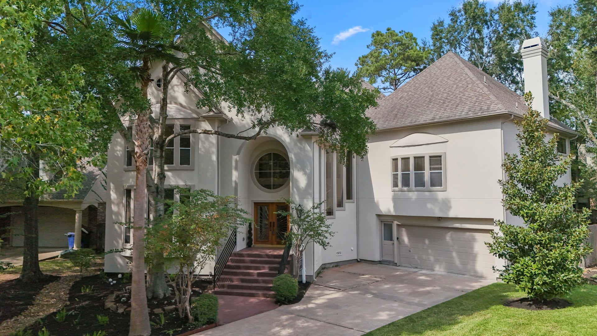 863 Plainwood Drive, Houston, TX 77079 Located within 24-hour guarded Memorial Thicket, the residence offers privacy with convenient access to the Energy Corridor and Memorial.