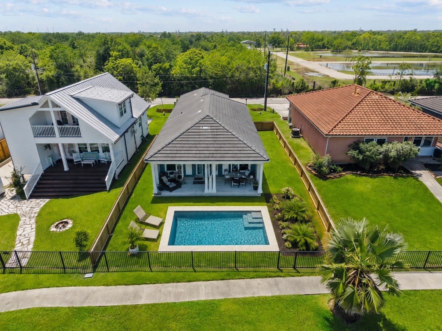 639 29th Street, San Leon, TX 77539 Room for a pool ! ( pool in the picture is virtual )
