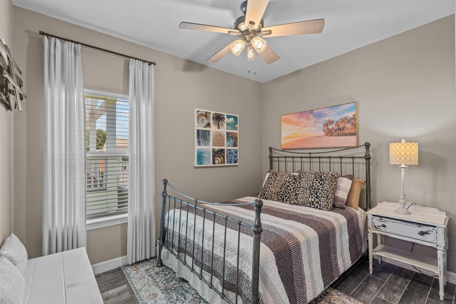 639 29th Street, San Leon, TX 77539 Guest bedroom with great lighting and space