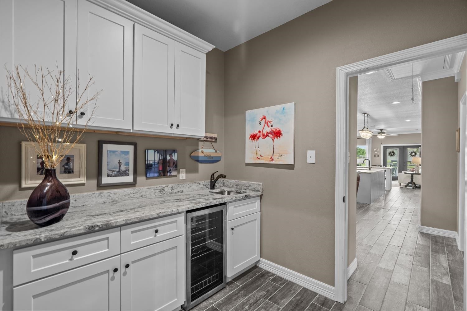 639 29th Street, San Leon, TX 77539 Great storage space, wine fridge!