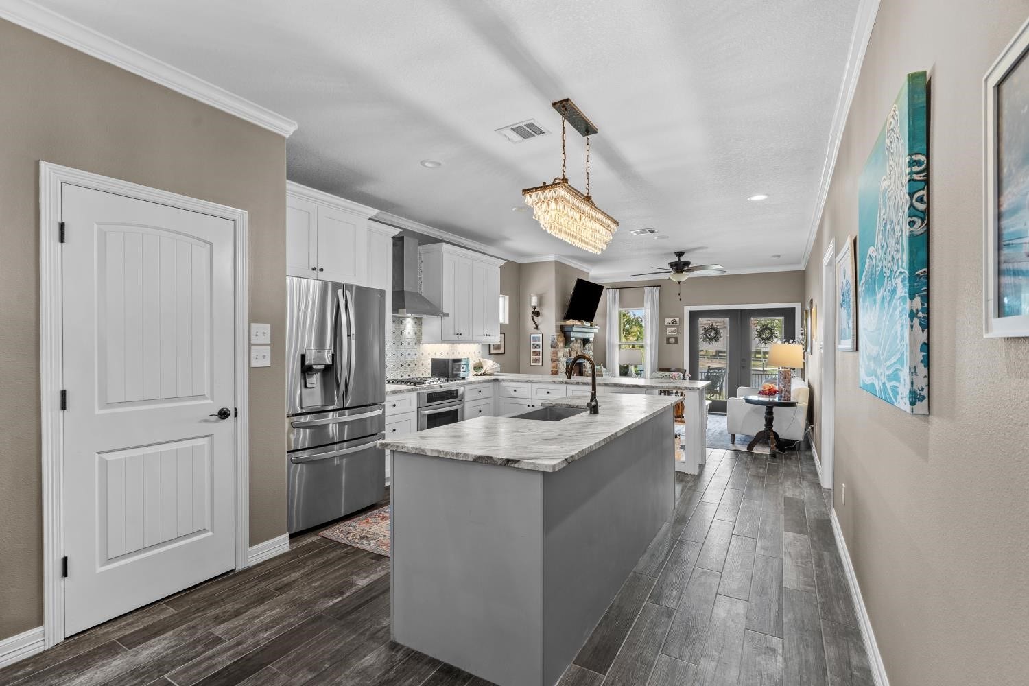 639 29th Street, San Leon, TX 77539 A Stunning kitchen that the chef in the house will greatly appreciate!