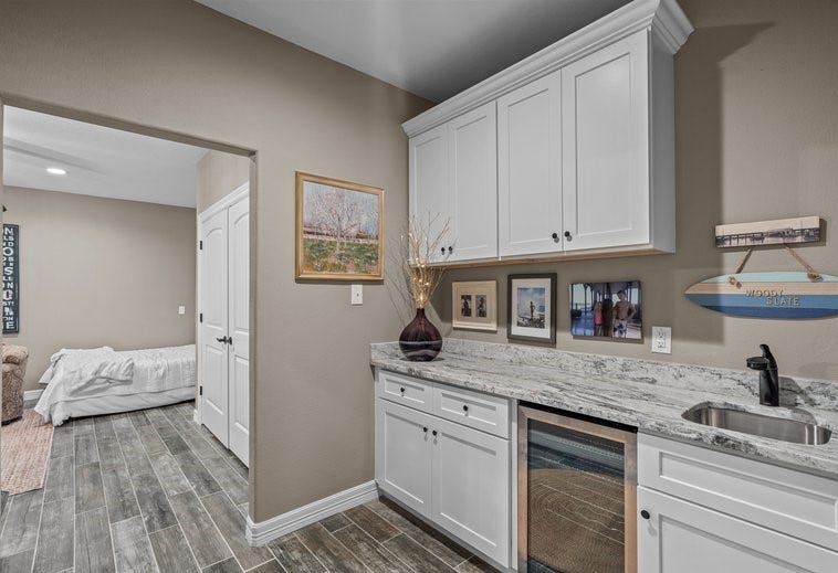 639 29th Street, San Leon, TX 77539 Wet bar area in the converted garage with an amazing private bedroom with lounging area