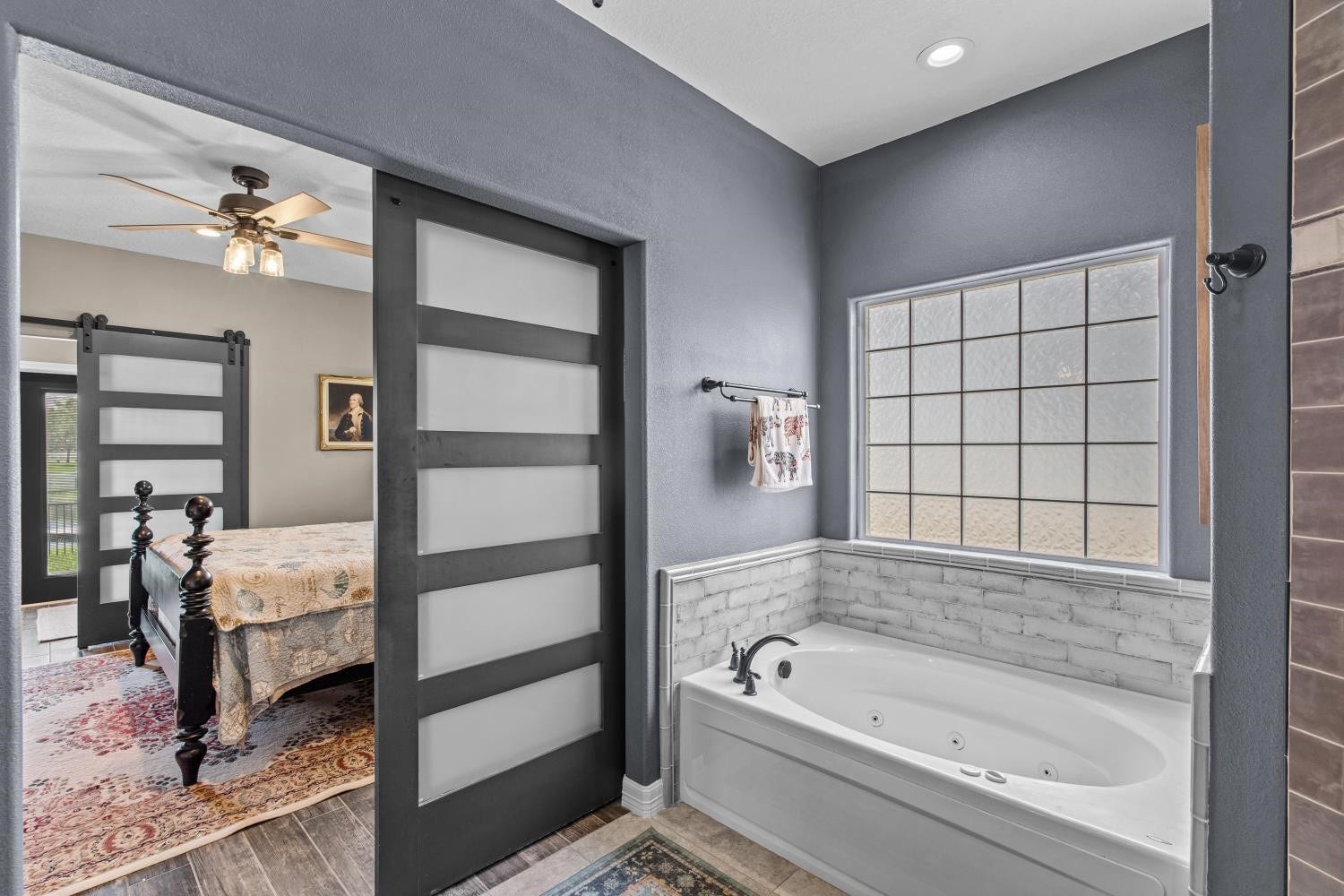 639 29th Street, San Leon, TX 77539 another look at the bath